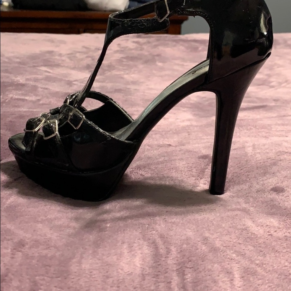 High heels - Picture 2 of 3